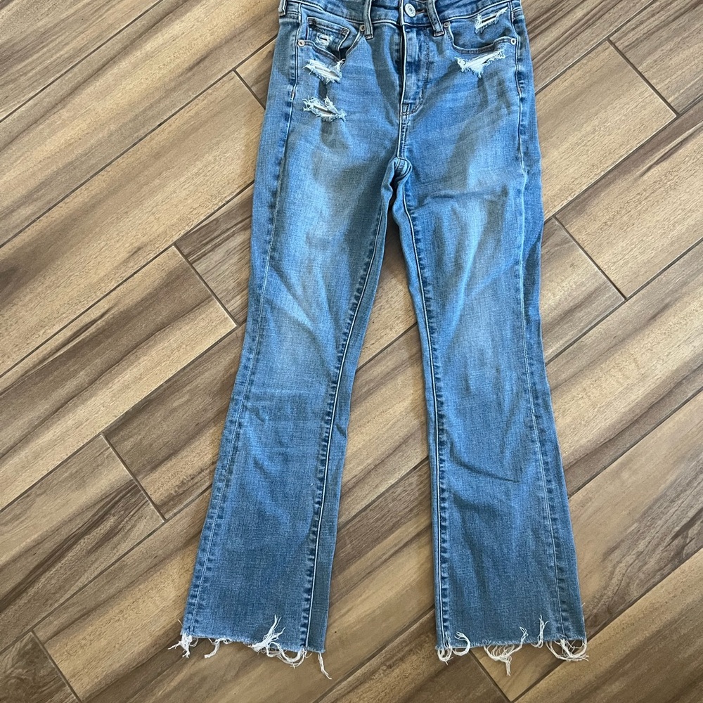 American Eagle Hi-Rise skinny kick crop distressed jeans size 4